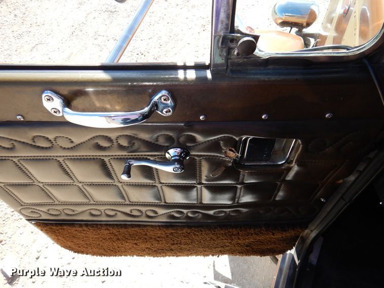 image for item DJ0810 1984 Peterbilt 359  semi truck