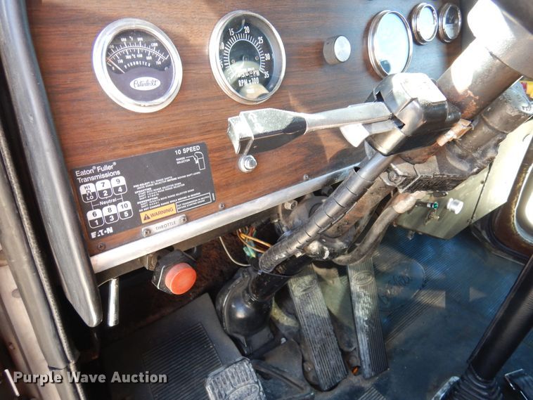 image for item DJ0810 1984 Peterbilt 359  semi truck