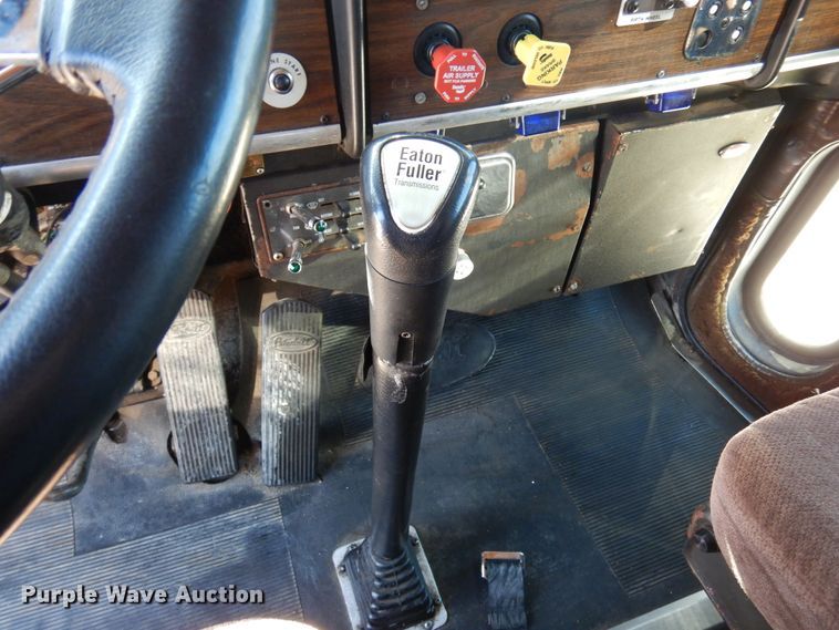 image for item DJ0810 1984 Peterbilt 359  semi truck