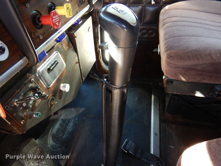 image for item DJ0810 1984 Peterbilt 359  semi truck