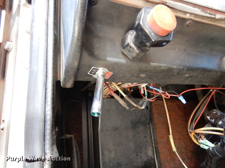 image for item DJ0810 1984 Peterbilt 359  semi truck