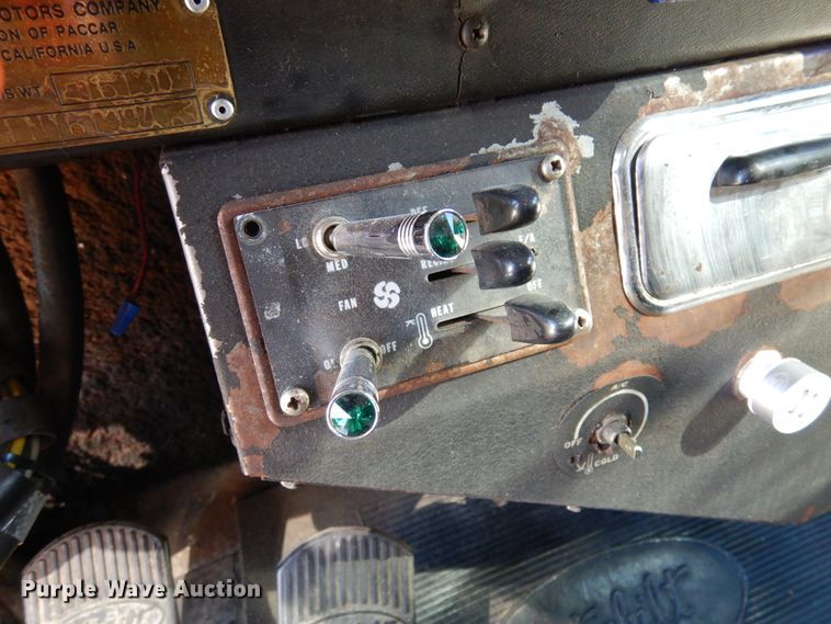 image for item DJ0810 1984 Peterbilt 359  semi truck