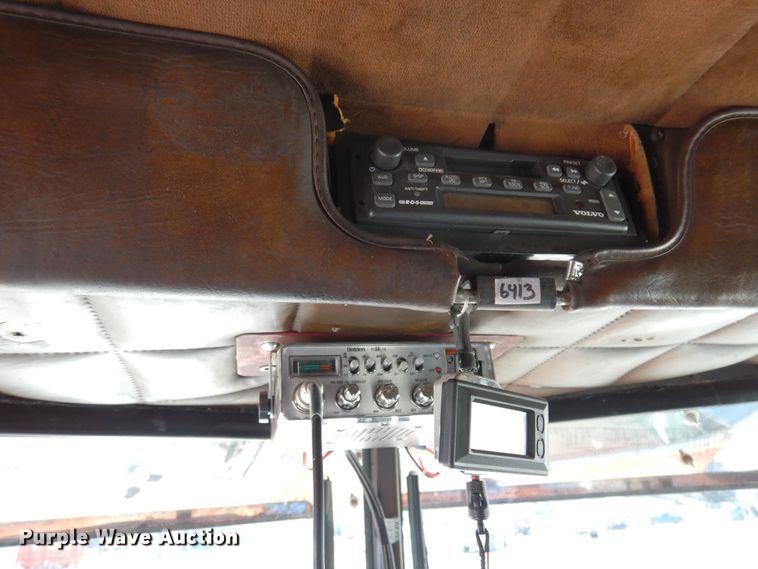 image for item DJ0810 1984 Peterbilt 359  semi truck