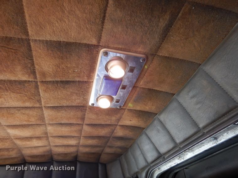 image for item DJ0810 1984 Peterbilt 359  semi truck