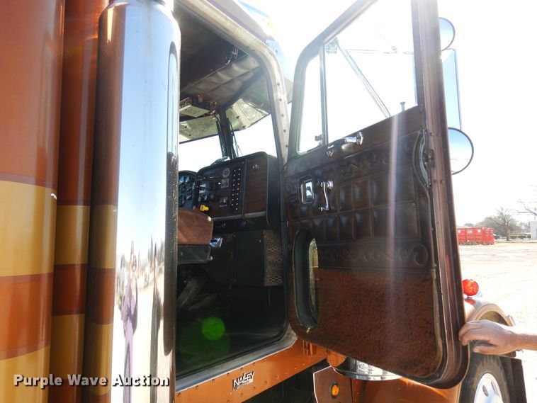 image for item DJ0810 1984 Peterbilt 359  semi truck