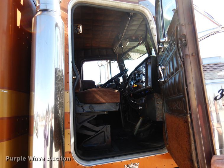 image for item DJ0810 1984 Peterbilt 359  semi truck