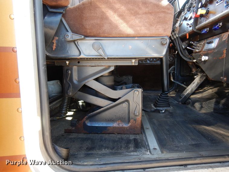 image for item DJ0810 1984 Peterbilt 359  semi truck