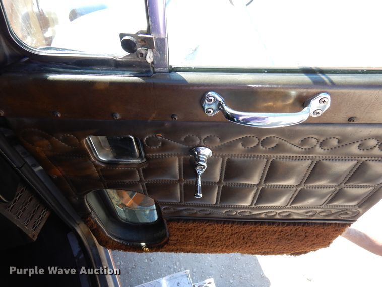 image for item DJ0810 1984 Peterbilt 359  semi truck