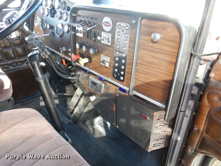 image for item DJ0810 1984 Peterbilt 359  semi truck