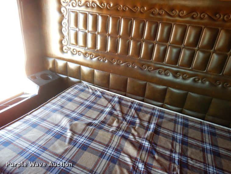 image for item DJ0810 1984 Peterbilt 359  semi truck