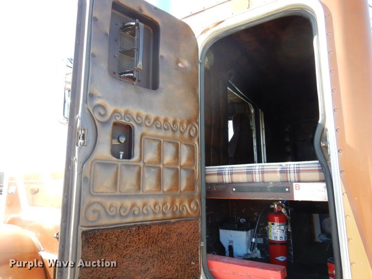 image for item DJ0810 1984 Peterbilt 359  semi truck