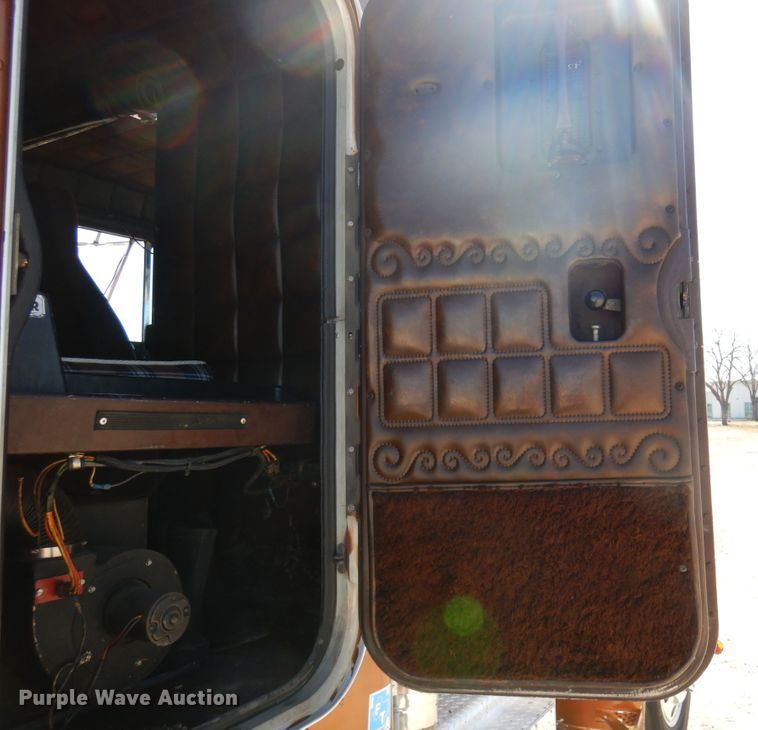 image for item DJ0810 1984 Peterbilt 359  semi truck