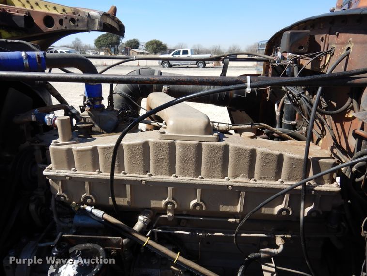 image for item DJ0810 1984 Peterbilt 359  semi truck