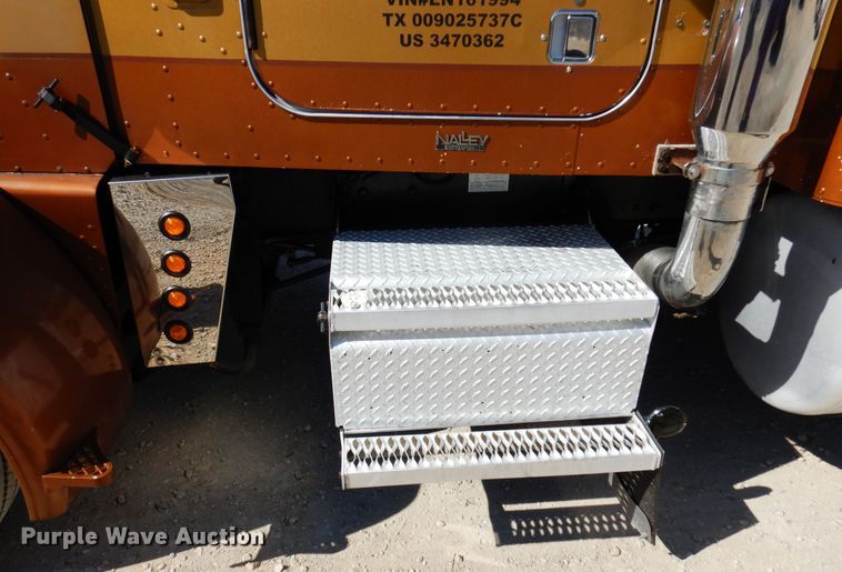 image for item DJ0810 1984 Peterbilt 359  semi truck