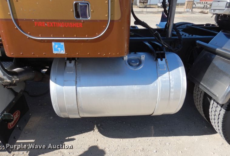 image for item DJ0810 1984 Peterbilt 359  semi truck