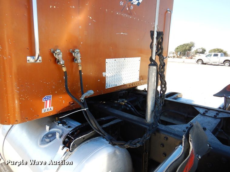 image for item DJ0810 1984 Peterbilt 359  semi truck