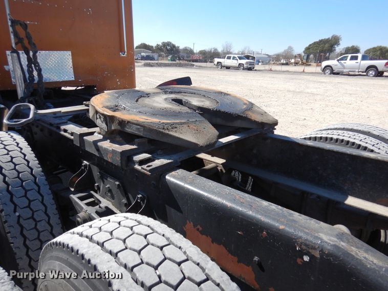 image for item DJ0810 1984 Peterbilt 359  semi truck