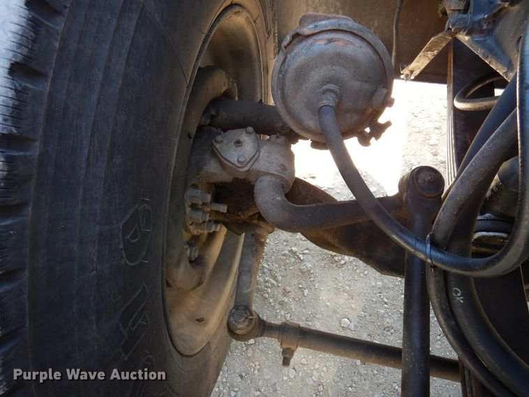 image for item DJ0810 1984 Peterbilt 359  semi truck