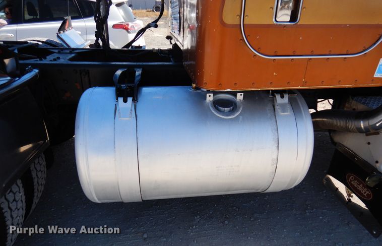 image for item DJ0810 1984 Peterbilt 359  semi truck