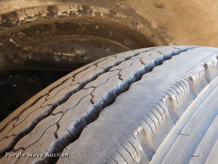 image for item DJ0810 1984 Peterbilt 359  semi truck