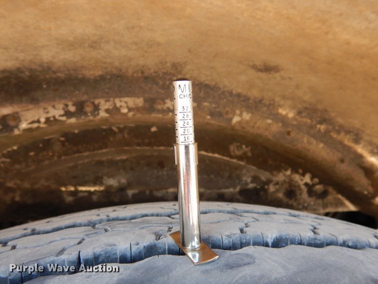 image for item DJ0810 1984 Peterbilt 359  semi truck