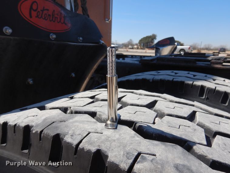 image for item DJ0810 1984 Peterbilt 359  semi truck