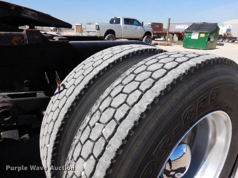 image for item DJ0810 1984 Peterbilt 359  semi truck