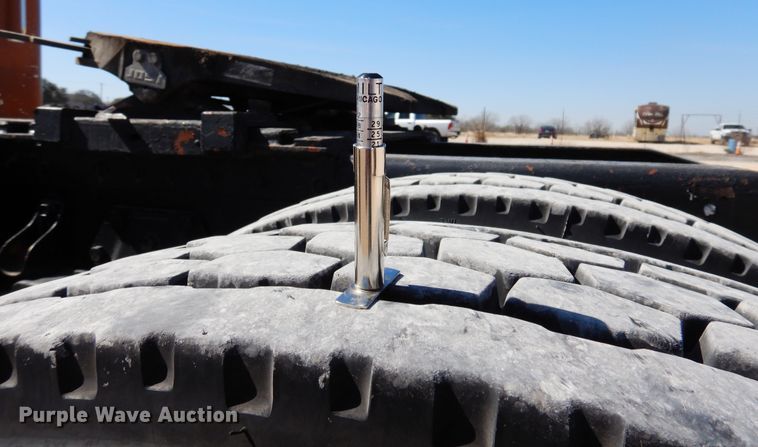 image for item DJ0810 1984 Peterbilt 359  semi truck