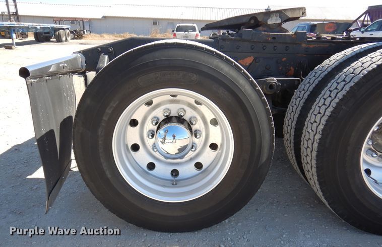 image for item DJ0810 1984 Peterbilt 359  semi truck