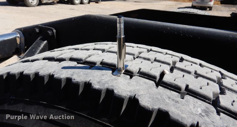 image for item DJ0810 1984 Peterbilt 359  semi truck