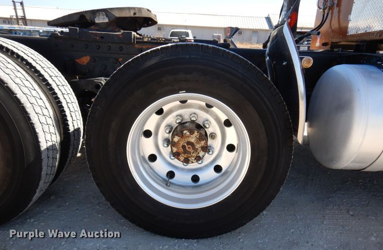 image for item DJ0810 1984 Peterbilt 359  semi truck