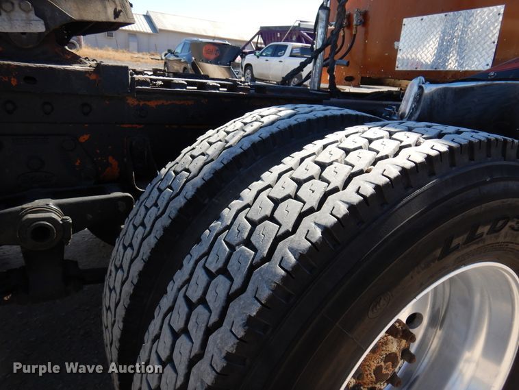 image for item DJ0810 1984 Peterbilt 359  semi truck