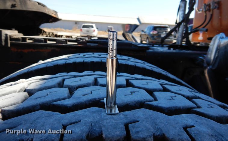 image for item DJ0810 1984 Peterbilt 359  semi truck