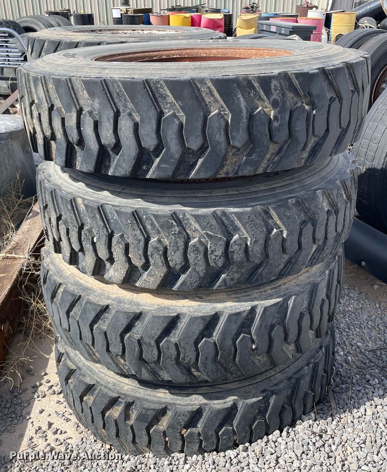 image for item DJ5017 (8) Michelin XZE2 11R24.5 tires and wheels