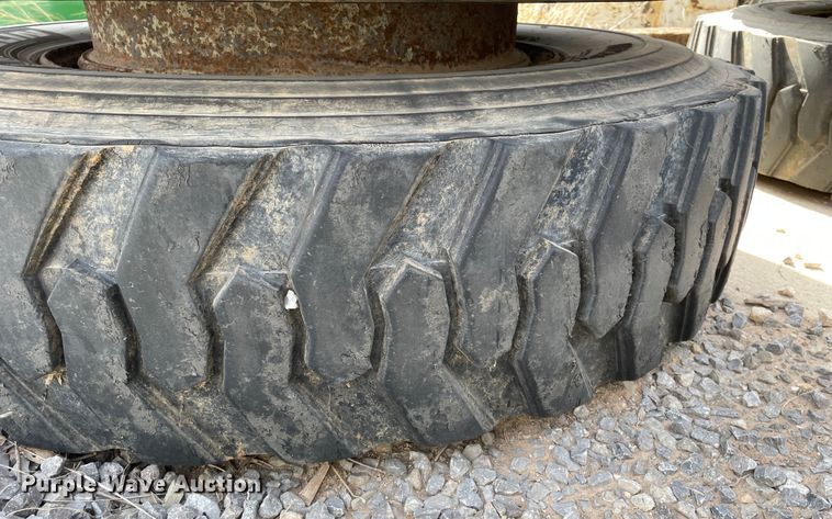 image for item DJ5017 (8) Michelin XZE2 11R24.5 tires and wheels