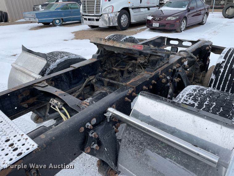 image for item DJ5018 2010 Freightliner Cascadia 125  semi truck