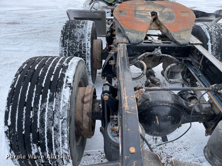 image for item DJ5018 2010 Freightliner Cascadia 125  semi truck