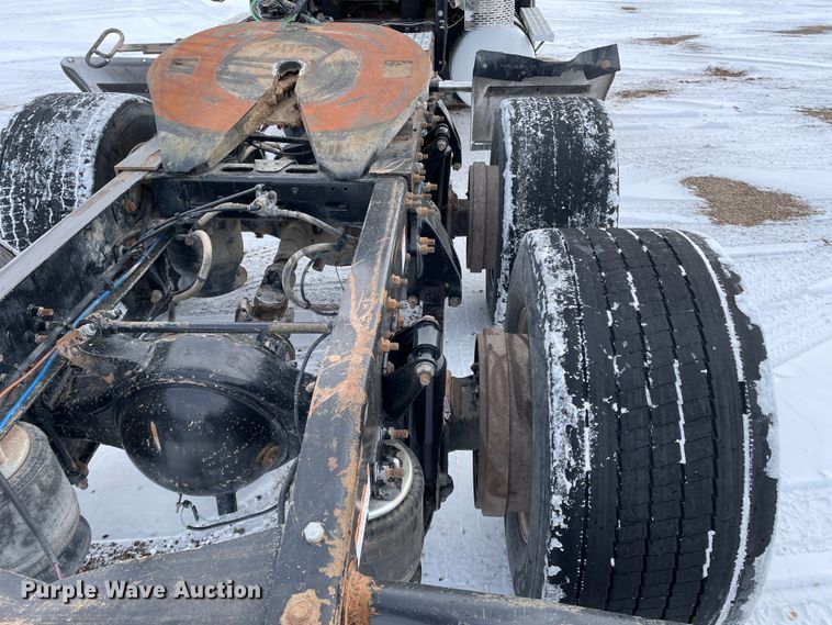 image for item DJ5018 2010 Freightliner Cascadia 125  semi truck