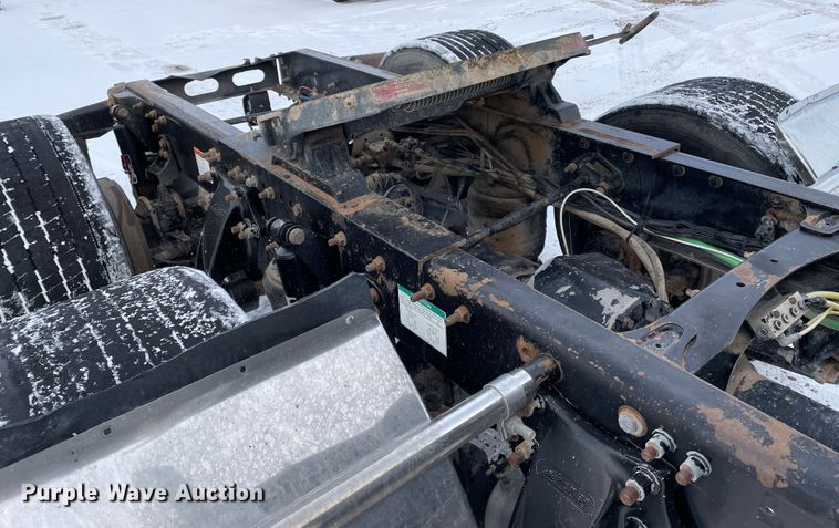 image for item DJ5018 2010 Freightliner Cascadia 125  semi truck