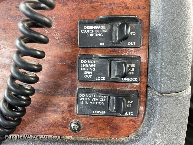 image for item DJ5018 2010 Freightliner Cascadia 125  semi truck