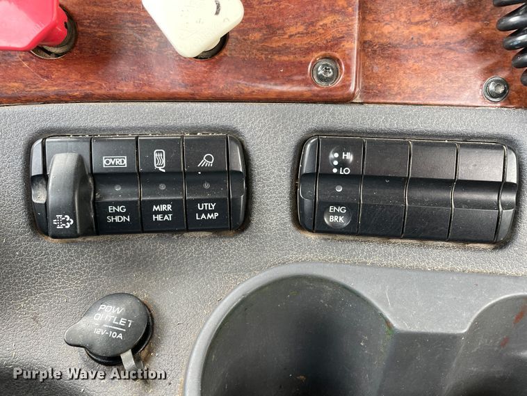 image for item DJ5018 2010 Freightliner Cascadia 125  semi truck