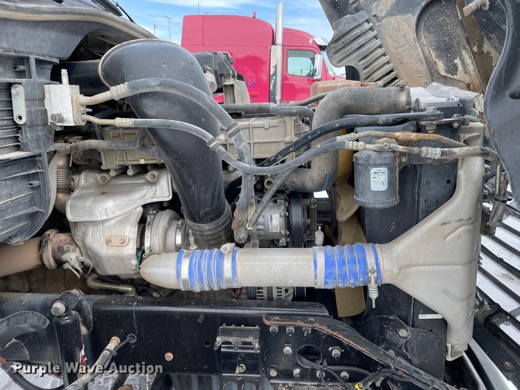 image for item DJ5018 2010 Freightliner Cascadia 125  semi truck