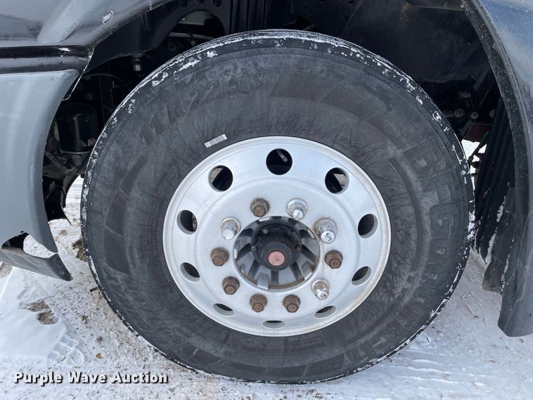 image for item DJ5018 2010 Freightliner Cascadia 125  semi truck