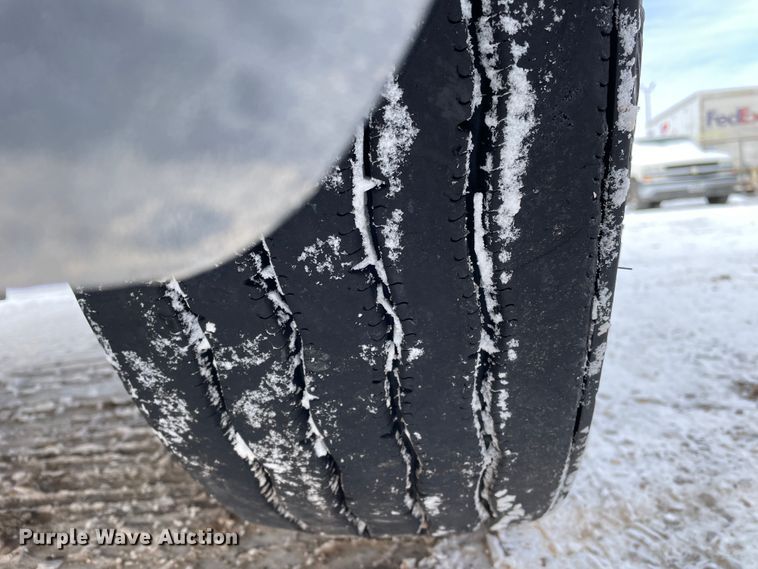 image for item DJ5018 2010 Freightliner Cascadia 125  semi truck