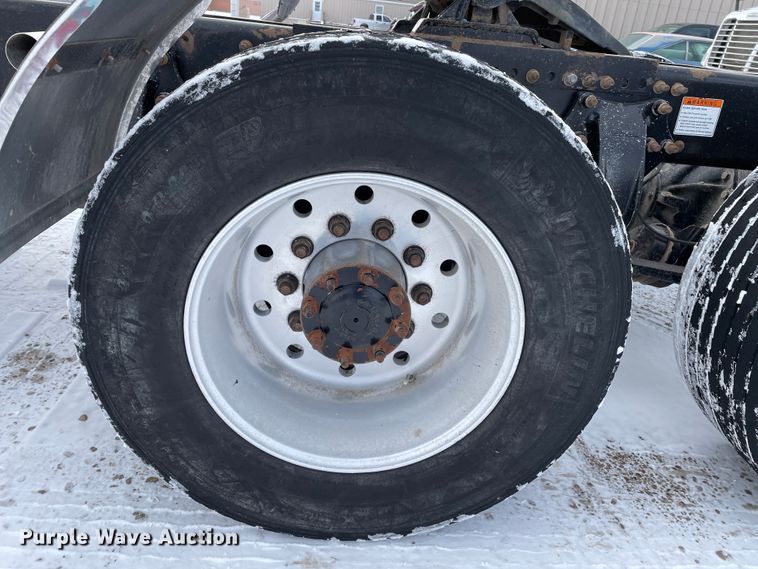 image for item DJ5018 2010 Freightliner Cascadia 125  semi truck