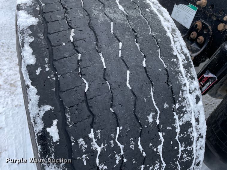 image for item DJ5018 2010 Freightliner Cascadia 125  semi truck