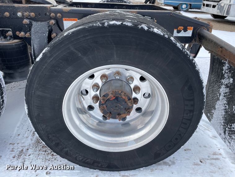 image for item DJ5018 2010 Freightliner Cascadia 125  semi truck