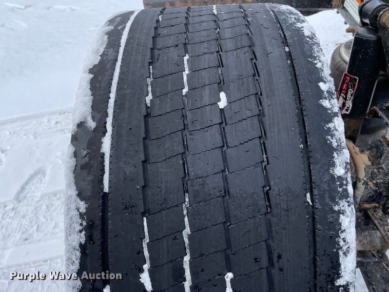 image for item DJ5018 2010 Freightliner Cascadia 125  semi truck