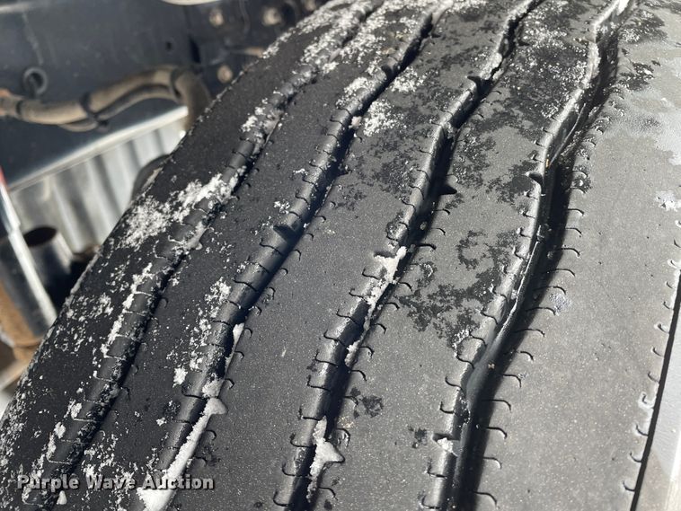 image for item DJ5018 2010 Freightliner Cascadia 125  semi truck