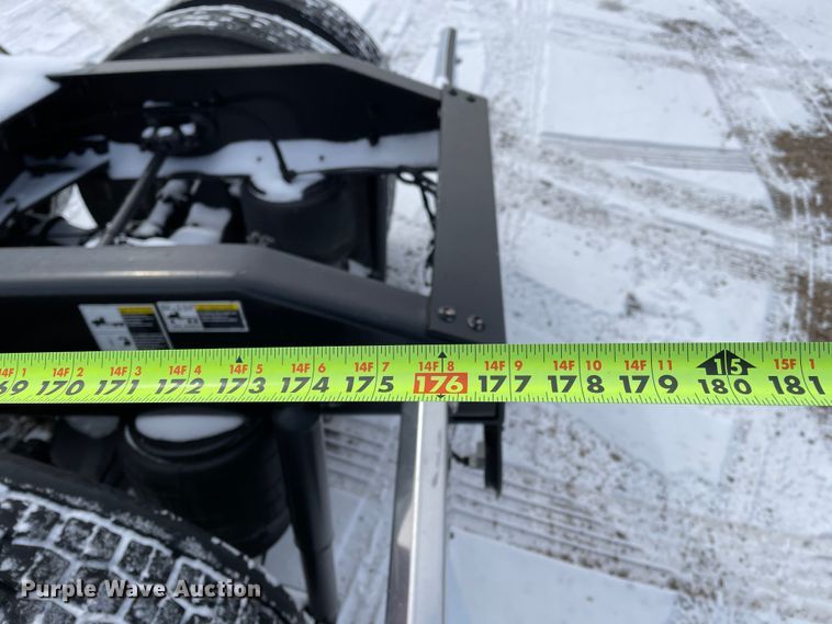 image for item DJ5019 2017 Peterbilt 579  semi truck